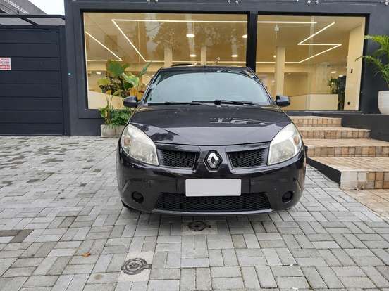 RENAULT-SANDERO-2010