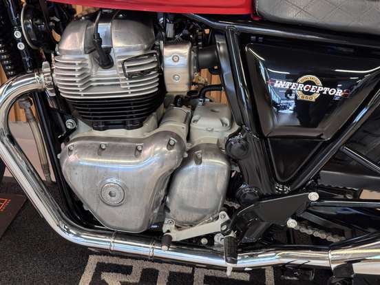 ROYAL ENFIELD-INTERCEPTOR-2021