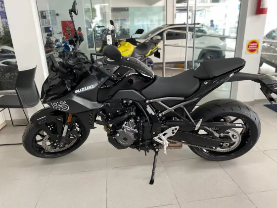 SUZUKI GSX-8S 