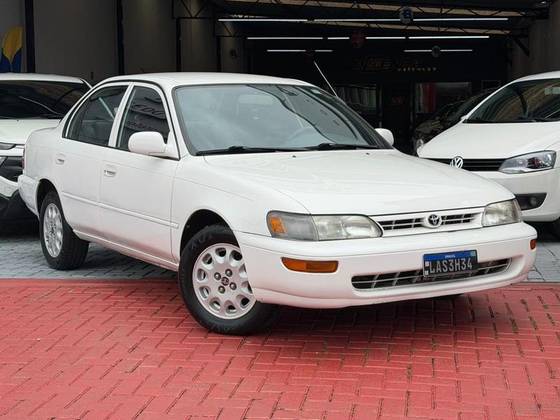 Toyota Corolla 1.6 DX 16V Gasolina 4P Automático