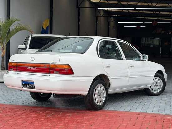 TOYOTA-COROLLA-1995