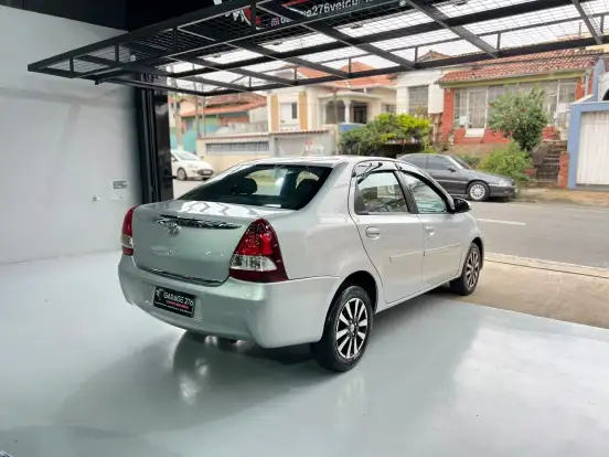 TOYOTA-ETIOS-1.5 PLATINUM SEDAN 16V FLEX 4P MANUAL TOYOTA-ETIOS-2014