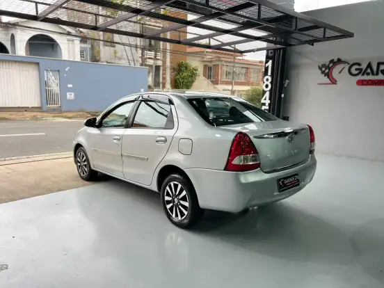 TOYOTA-ETIOS-1.5 PLATINUM SEDAN 16V FLEX 4P MANUAL TOYOTA-ETIOS-2014