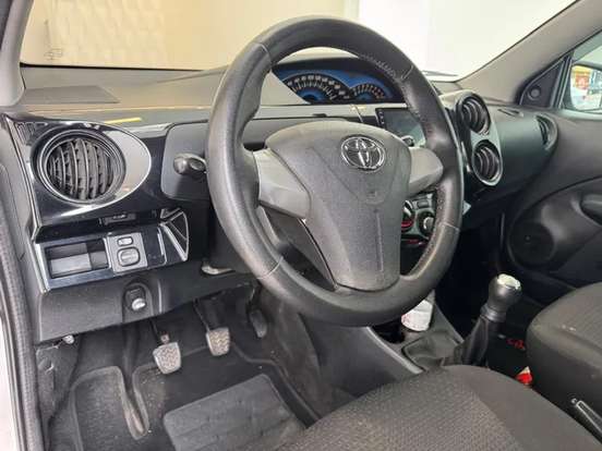 TOYOTA-ETIOS-2014