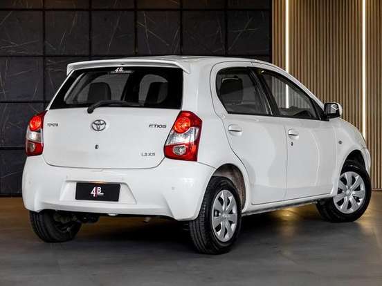 TOYOTA-ETIOS-1.3 XS 16V FLEX 4P MANUAL TOYOTA-ETIOS-2013