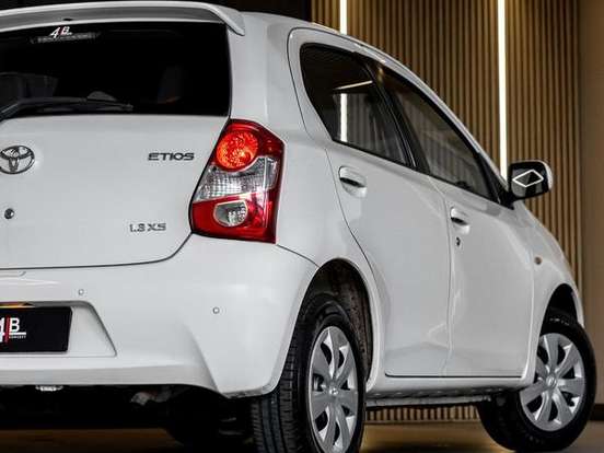 TOYOTA-ETIOS-1.3 XS 16V FLEX 4P MANUAL TOYOTA-ETIOS-2013