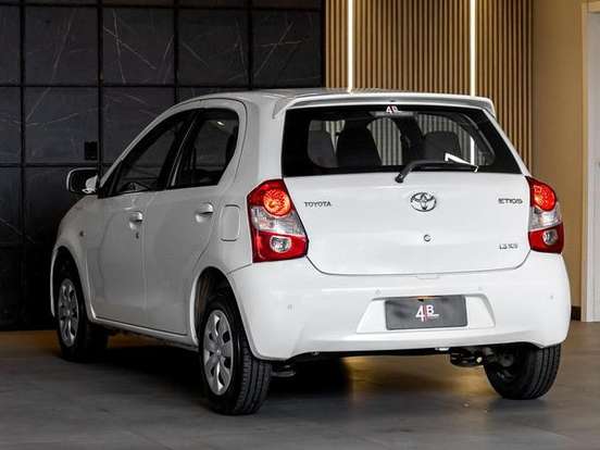 TOYOTA-ETIOS-1.3 XS 16V FLEX 4P MANUAL TOYOTA-ETIOS-2013