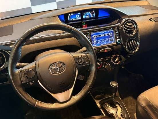TOYOTA-ETIOS-2017