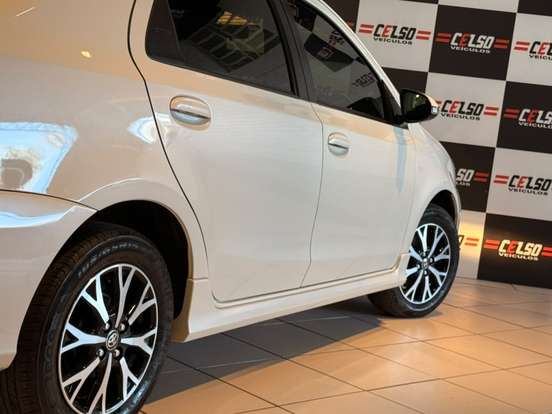TOYOTA-ETIOS-1.5 PLATINUM SEDAN 16V FLEX 4P AUTOMÁTICO TOYOTA-ETIOS-2017
