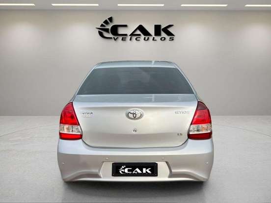 TOYOTA-ETIOS-2019