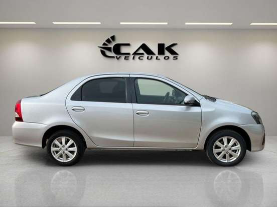 TOYOTA-ETIOS-2019