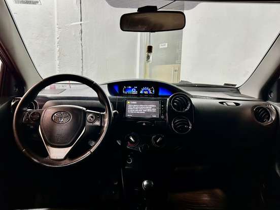 TOYOTA-ETIOS-2017