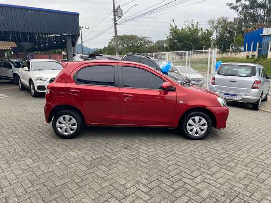 TOYOTA-ETIOS-2015