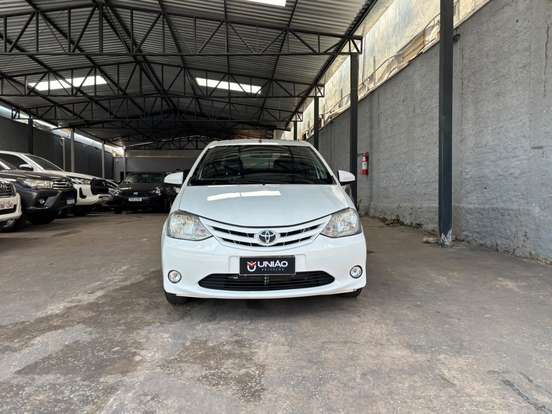 TOYOTA-ETIOS-2015