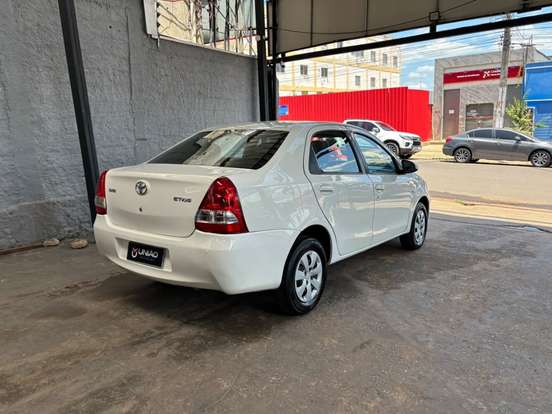 TOYOTA-ETIOS-2015