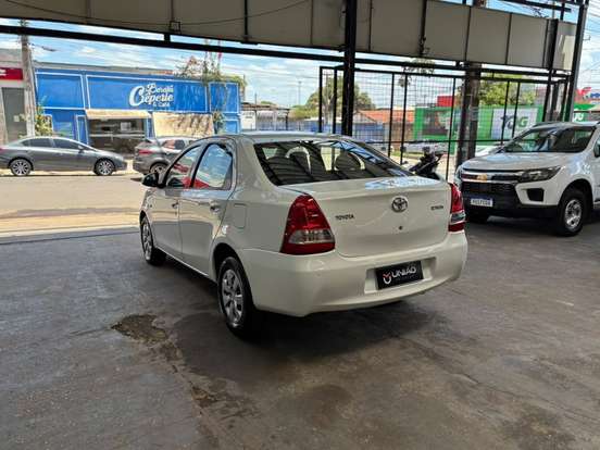 TOYOTA-ETIOS-2015
