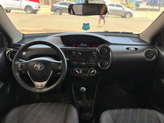 TOYOTA-ETIOS-2015
