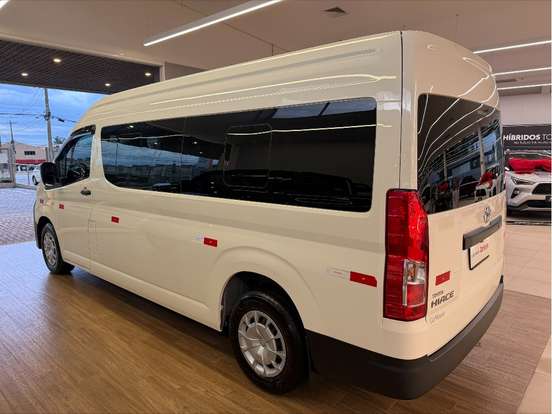 TOYOTA-HIACE-2.8 D-4D TURBO DIESEL MINIBUS 15+1 DX AUTOMÁTICO TOYOTA-HIACE-2024