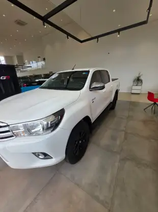 TOYOTA-HILUX-2017