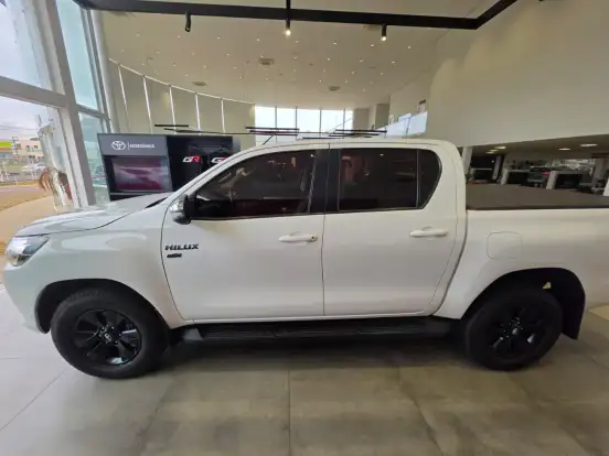 TOYOTA-HILUX-2.7 SRV 4X2 CD 16V FLEX 4P AUTOMÁTICO TOYOTA-HILUX-2017