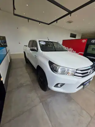 TOYOTA-HILUX-2017