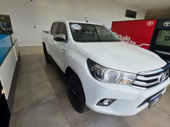 TOYOTA-HILUX-2.7 SRV 4X2 CD 16V FLEX 4P AUTOMÁTICO TOYOTA-HILUX-2017