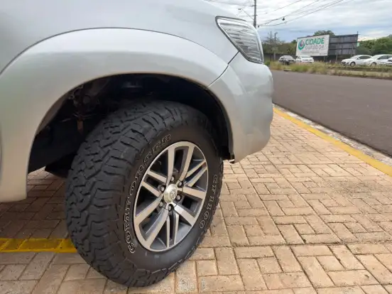 TOYOTA-HILUX-2014