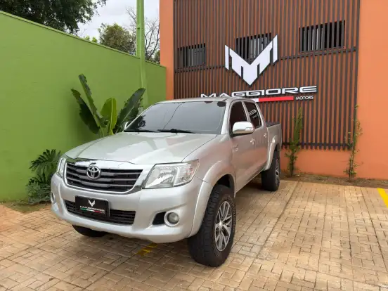 TOYOTA-HILUX-2014