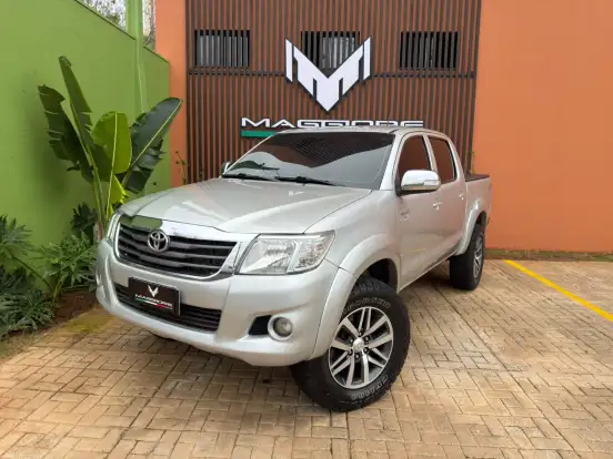 TOYOTA-HILUX-2.7 SRV 4X4 CD 16V FLEX 4P AUTOMÁTICO TOYOTA-HILUX-2014