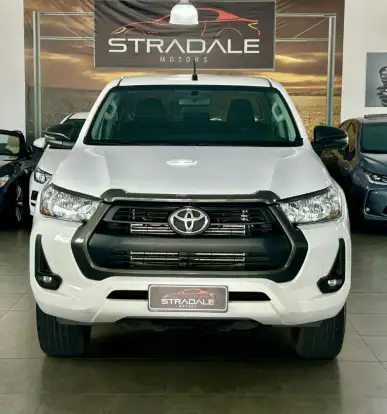TOYOTA-HILUX-2022
