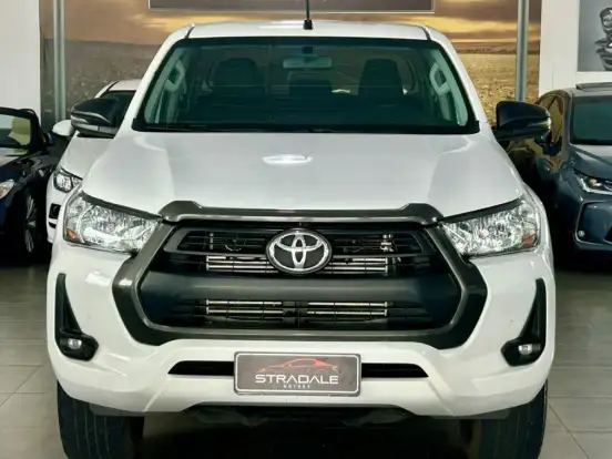 TOYOTA-HILUX-2.8 D-4D TURBO DIESEL CD SR 4X4 AUTOMÁTICO TOYOTA-HILUX-2022