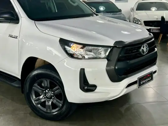 TOYOTA-HILUX-2.8 D-4D TURBO DIESEL CD SR 4X4 AUTOMÁTICO TOYOTA-HILUX-2022