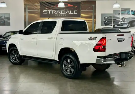 TOYOTA-HILUX-2022