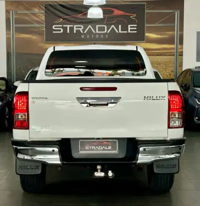 TOYOTA-HILUX-2022