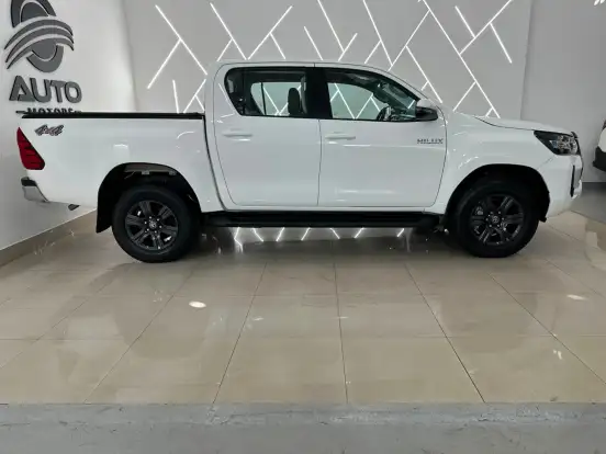 TOYOTA-HILUX-2022