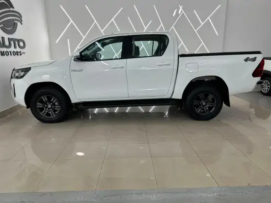 TOYOTA-HILUX-2022