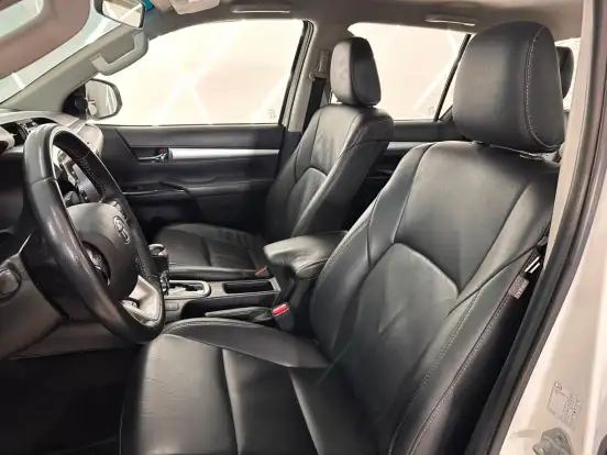 TOYOTA-HILUX-2.8 D-4D TURBO DIESEL CD SR 4X4 AUTOMÁTICO TOYOTA-HILUX-2022