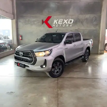 TOYOTA-HILUX-2023