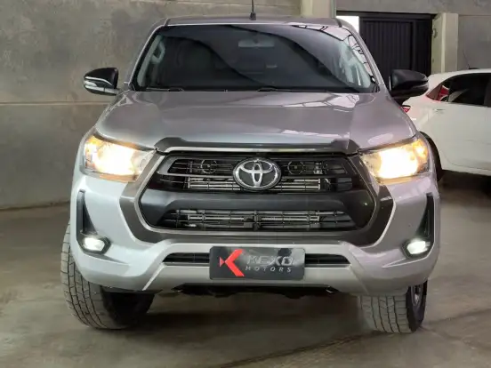 TOYOTA-HILUX-2.8 D-4D TURBO DIESEL CD SR 4X4 AUTOMÁTICO TOYOTA-HILUX-2023