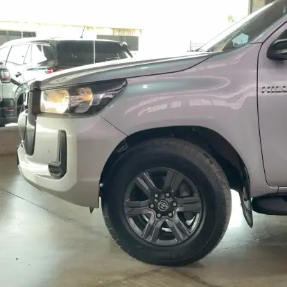 TOYOTA-HILUX-2023