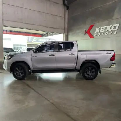 TOYOTA-HILUX-2023