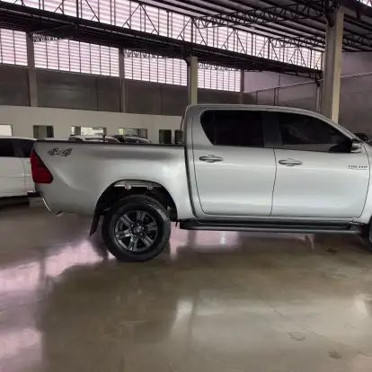 TOYOTA-HILUX-2023