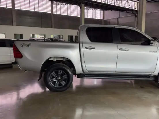 TOYOTA-HILUX-2.8 D-4D TURBO DIESEL CD SR 4X4 AUTOMÁTICO TOYOTA-HILUX-2023