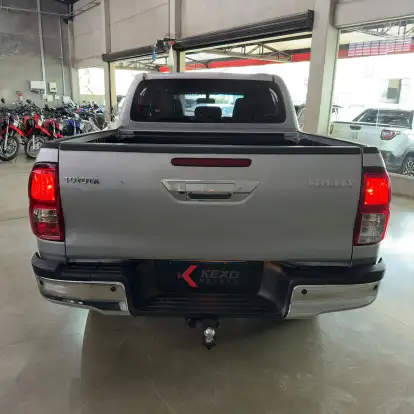 TOYOTA-HILUX-2023