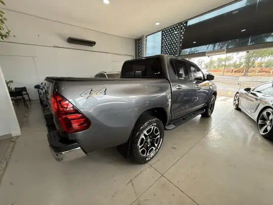 TOYOTA-HILUX-2.8 D-4D TURBO DIESEL CD SRV 4X4 AUTOMÁTICO TOYOTA-HILUX-2021