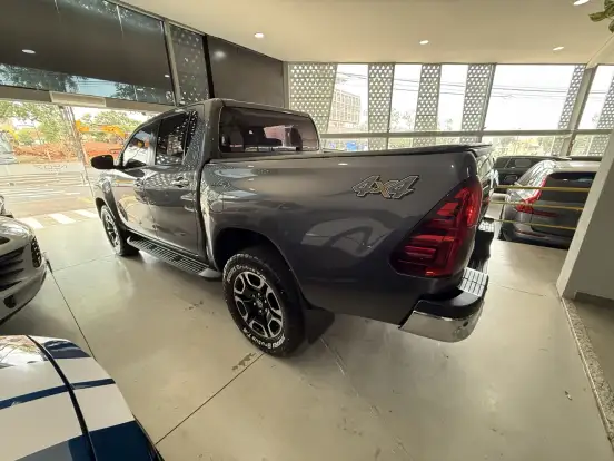 TOYOTA-HILUX-2.8 D-4D TURBO DIESEL CD SRV 4X4 AUTOMÁTICO TOYOTA-HILUX-2021