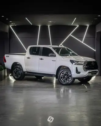 TOYOTA-HILUX-2.8 D-4D TURBO DIESEL CD SRX 4X4 AUTOMÁTICO TOYOTA-HILUX-2022