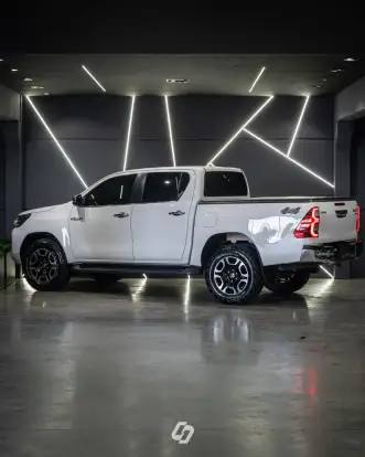TOYOTA-HILUX-2.8 D-4D TURBO DIESEL CD SRX 4X4 AUTOMÁTICO TOYOTA-HILUX-2022