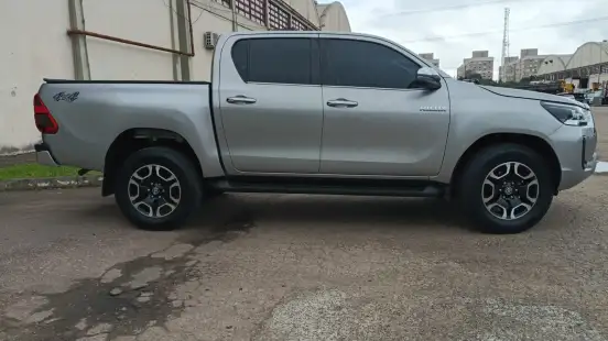TOYOTA-HILUX-2022