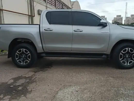 TOYOTA-HILUX-2.8 D-4D TURBO DIESEL CD SRX 4X4 AUTOMÁTICO TOYOTA-HILUX-2022